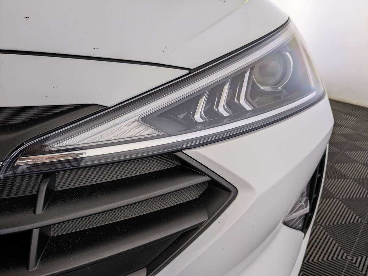 Hyundai Elantra с пробегом — 2020 год. Фото: #10