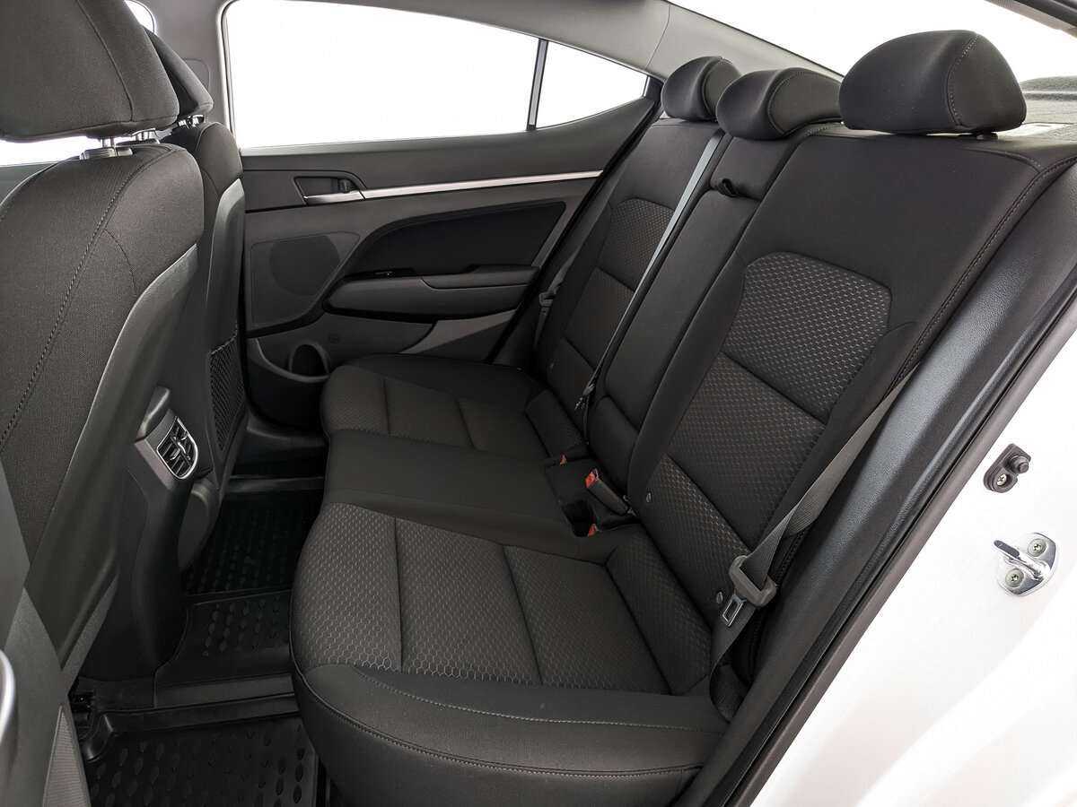 Hyundai Elantra с пробегом — 2020 год. Фото: #17