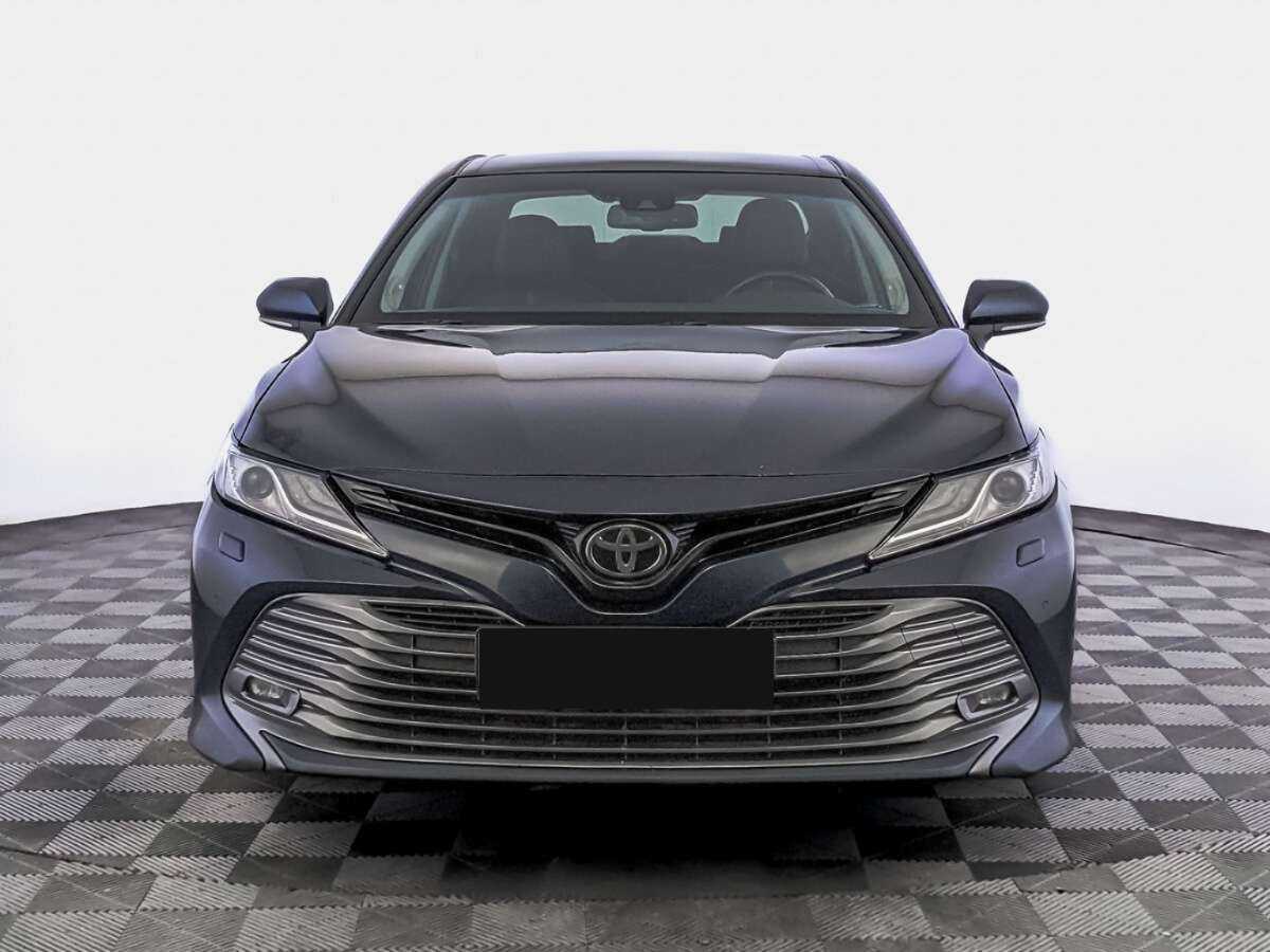 Toyota Camry с пробегом — 2018 год. Фото: #1