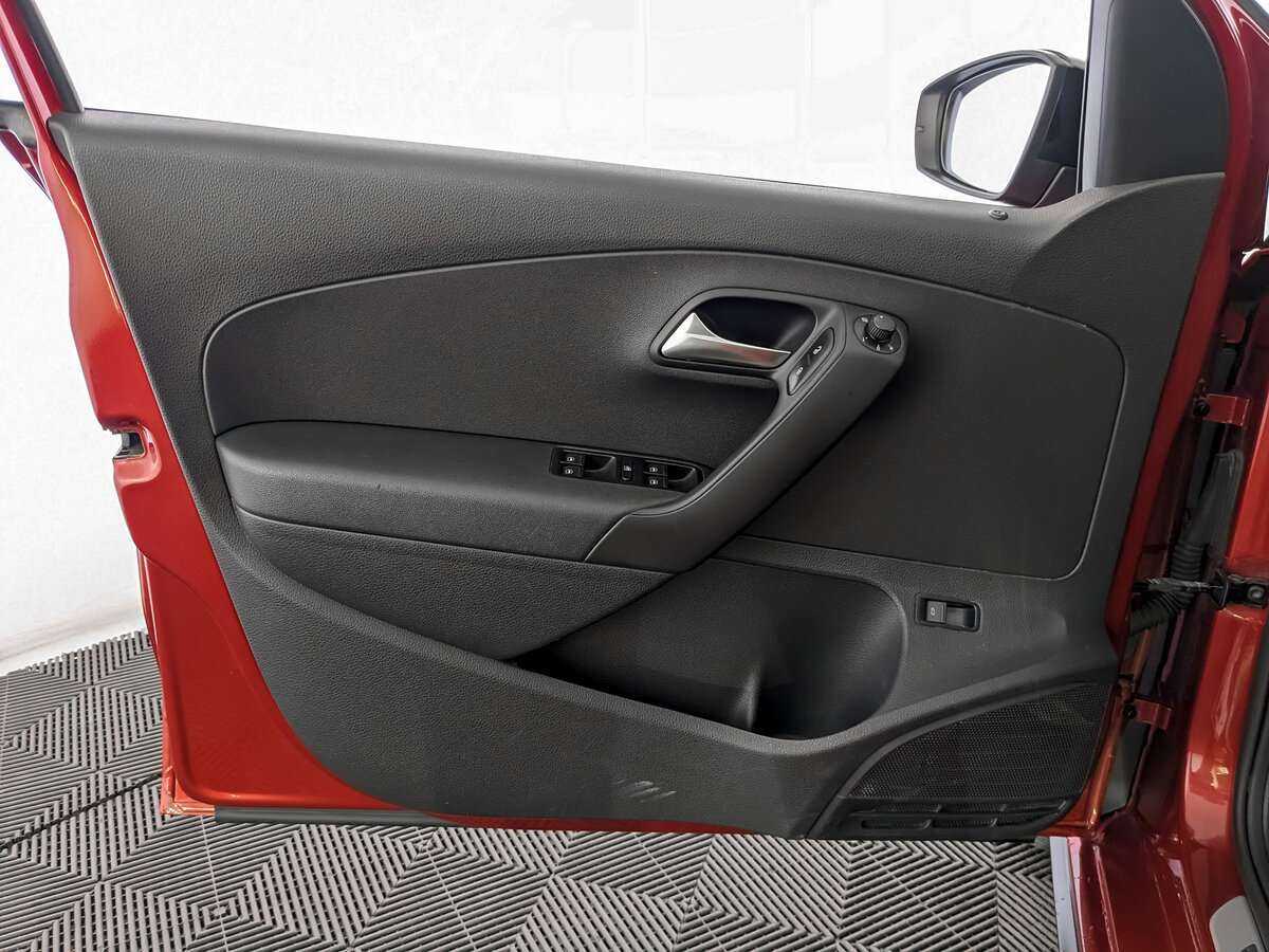 Volkswagen Polo с пробегом — 2017 год. Фото: #14