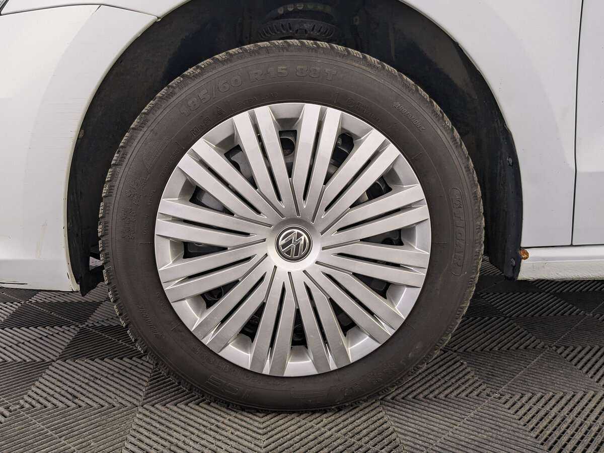 Volkswagen Polo с пробегом — 2018 год. Фото: #11