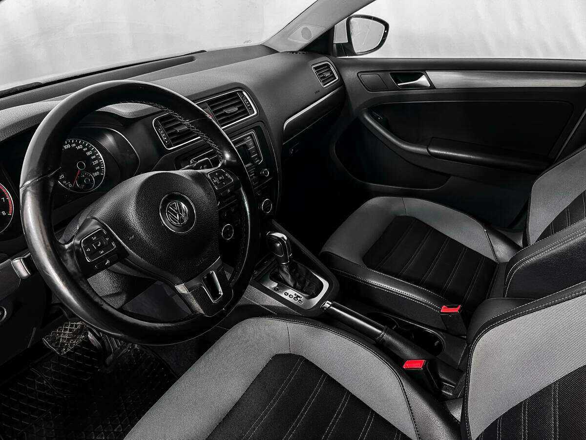 Volkswagen Jetta с пробегом — 2013 год. Фото: #8