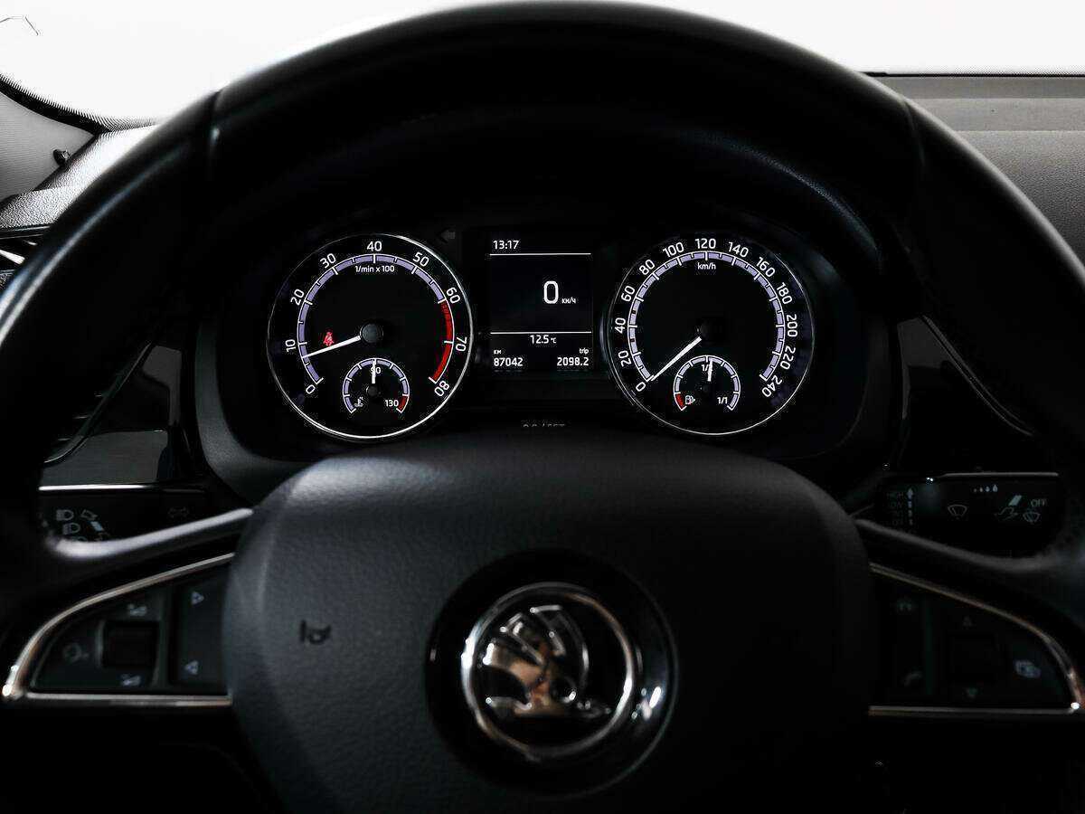 Skoda Rapid с пробегом — 2017 год. Фото: #12