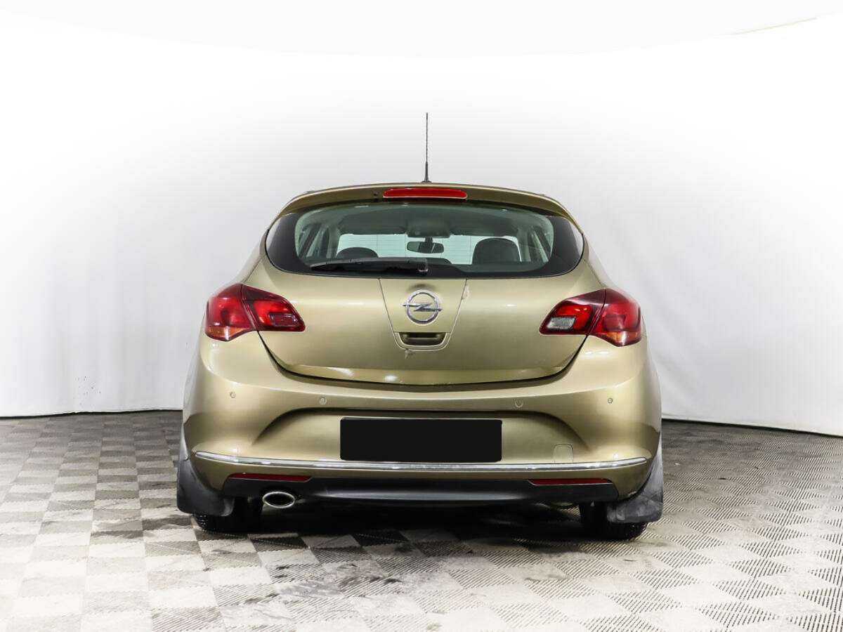 Opel Astra с пробегом — 2013 год. Фото: #5