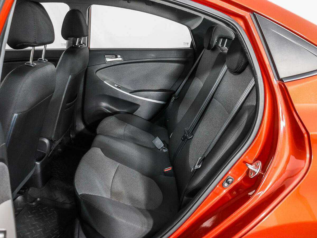 Hyundai Solaris с пробегом — 2014 год. Фото: #8