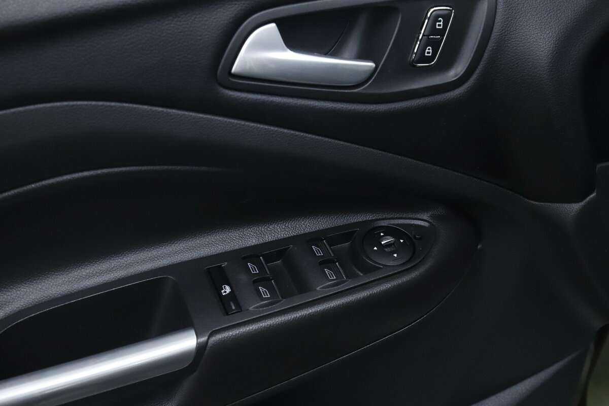 Ford Kuga с пробегом — 2016 год. Фото: #10