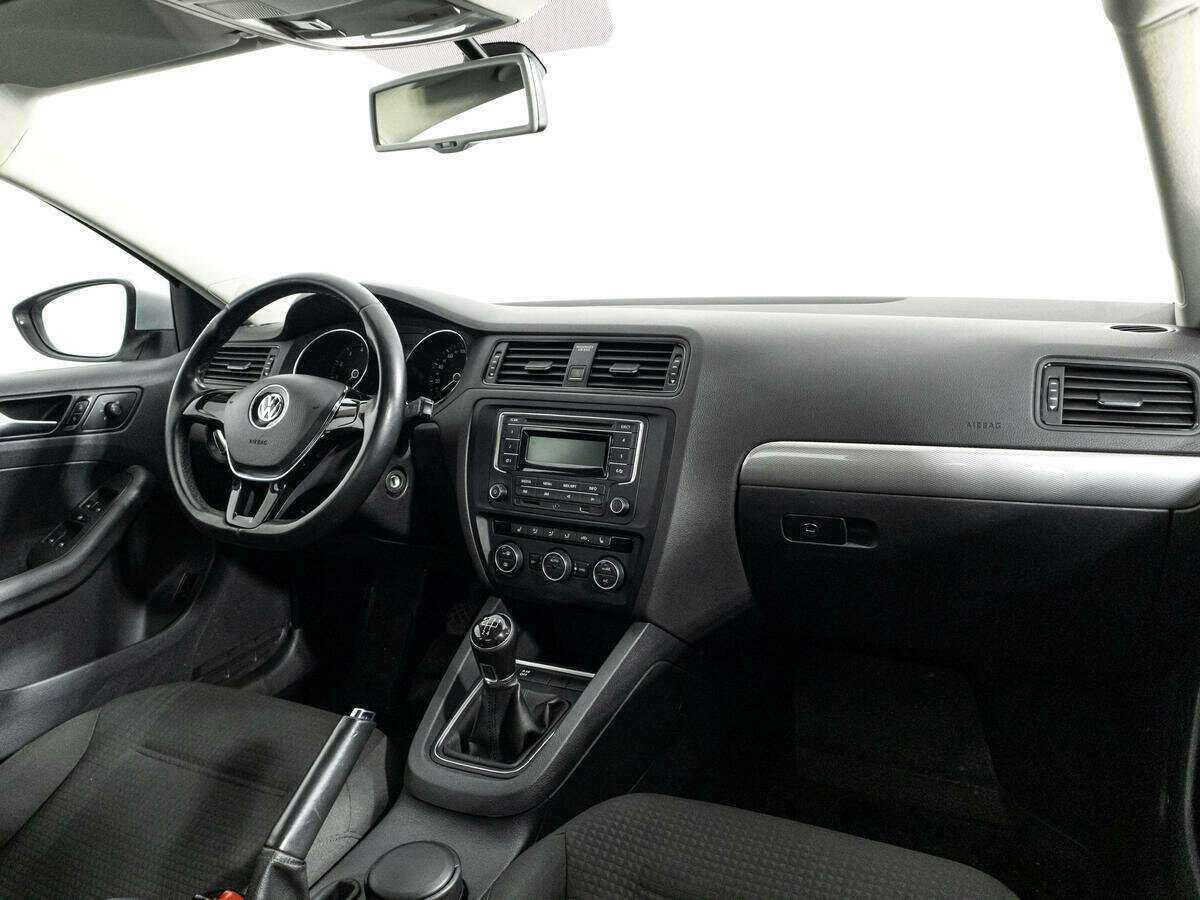 Volkswagen Jetta с пробегом — 2015 год. Фото: #8