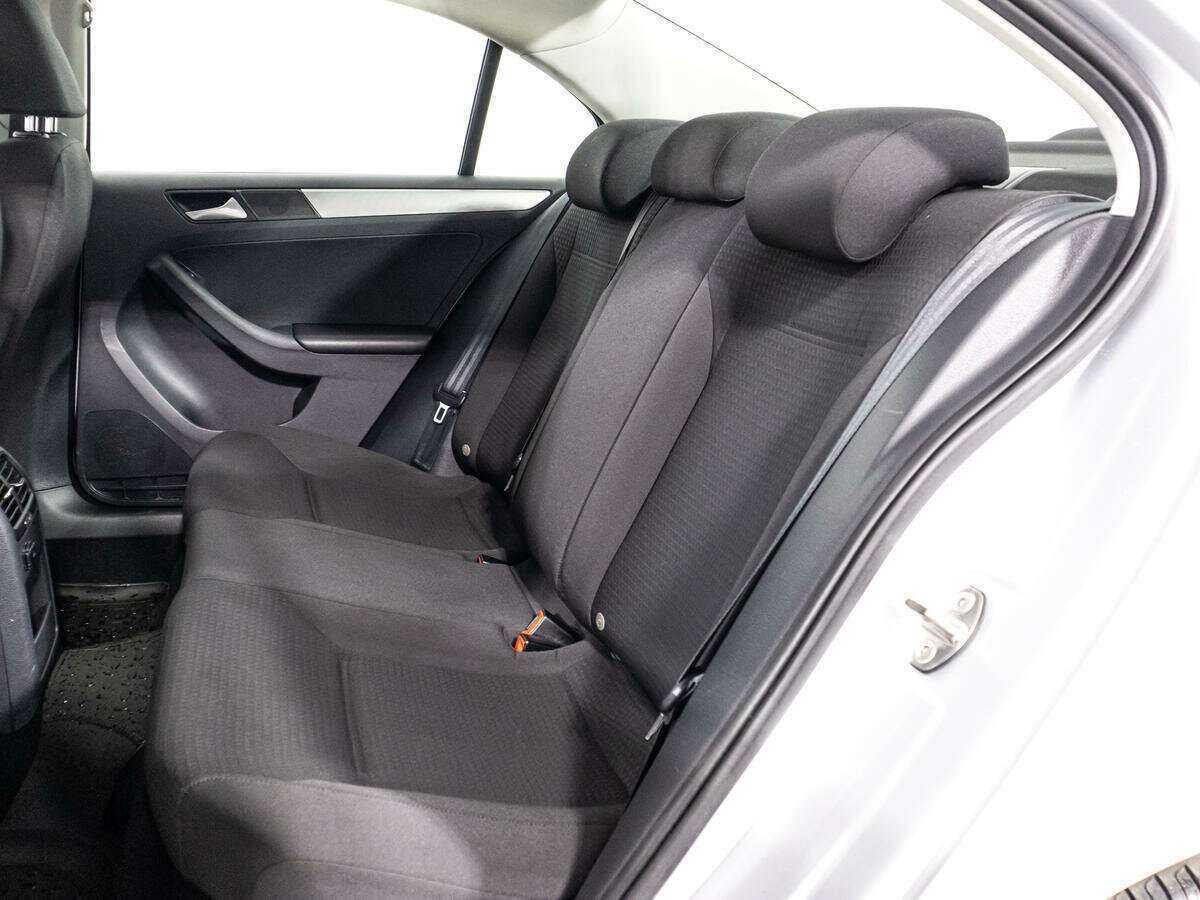Volkswagen Jetta с пробегом — 2015 год. Фото: #9