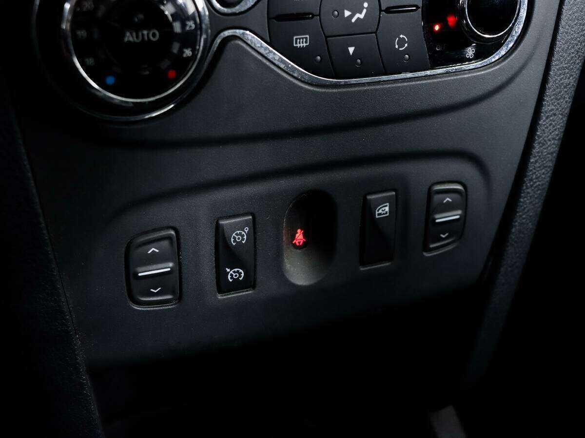 Renault Sandero с пробегом — 2018 год. Фото: #12