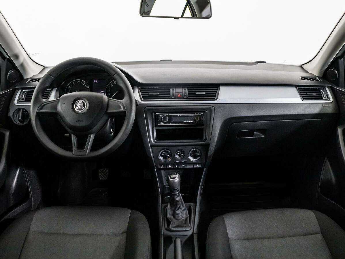 Skoda Rapid с пробегом — 2017 год. Фото: #10