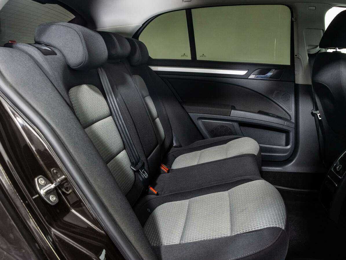 Skoda Superb с пробегом — 2012 год. Фото: #14