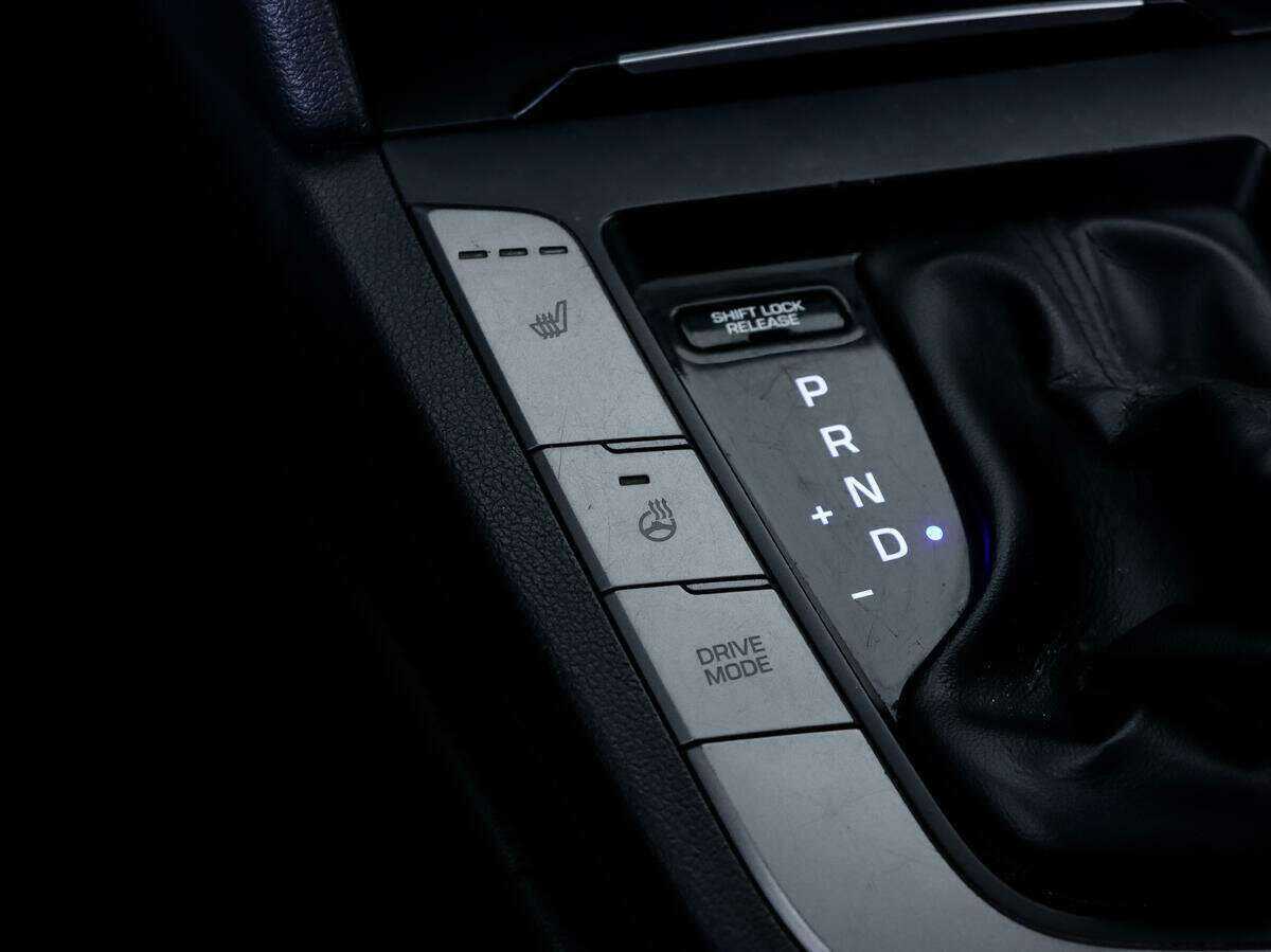 Hyundai Elantra с пробегом — 2017 год. Фото: #11