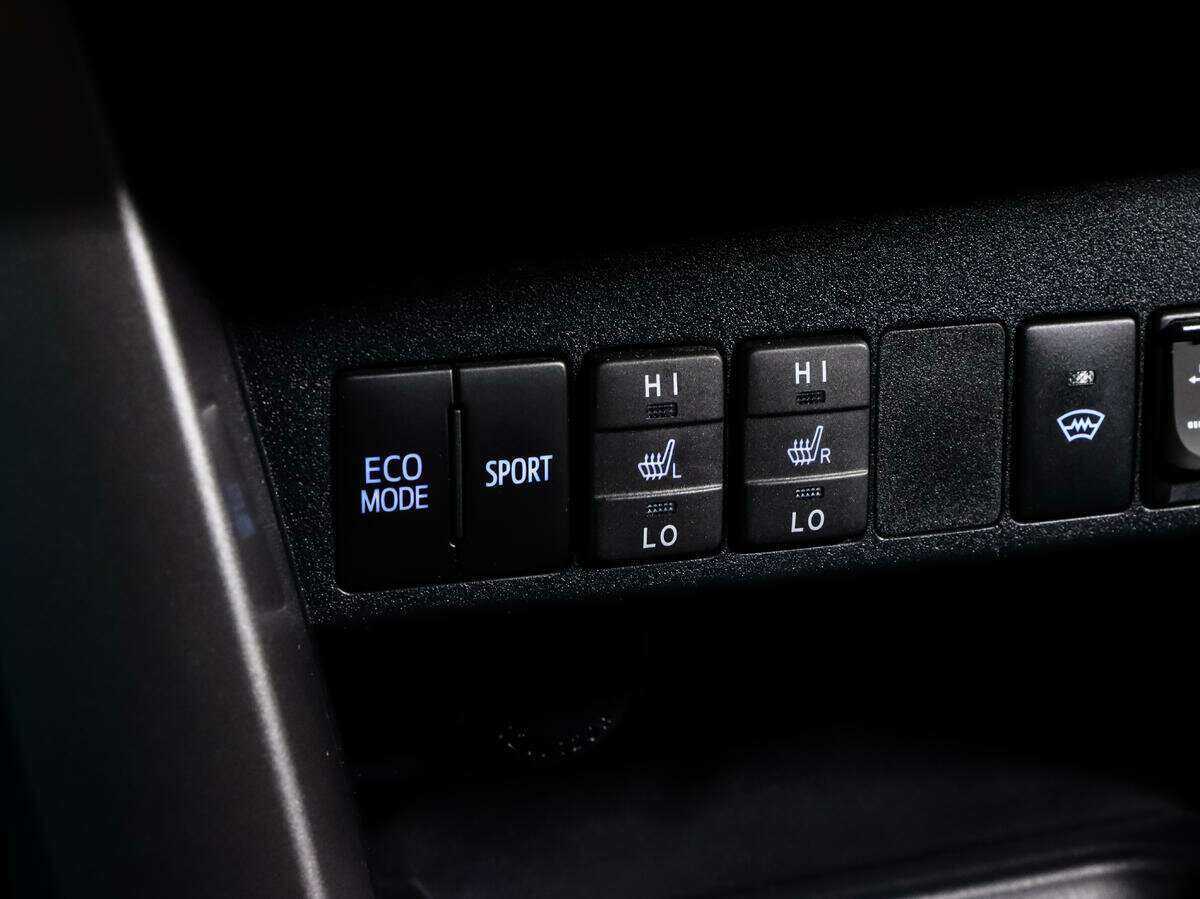 Toyota RAV4 с пробегом — 2017 год. Фото: #13