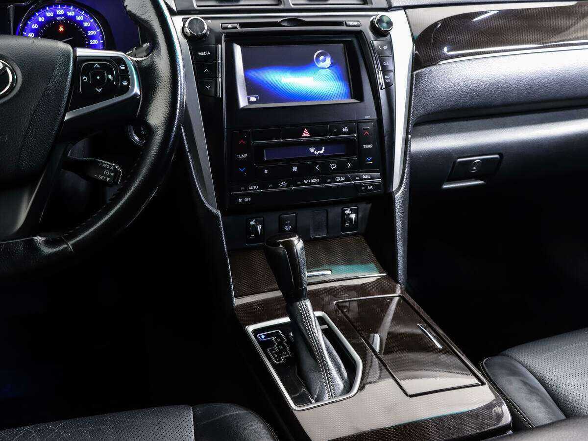 Toyota Camry с пробегом — 2017 год. Фото: #13