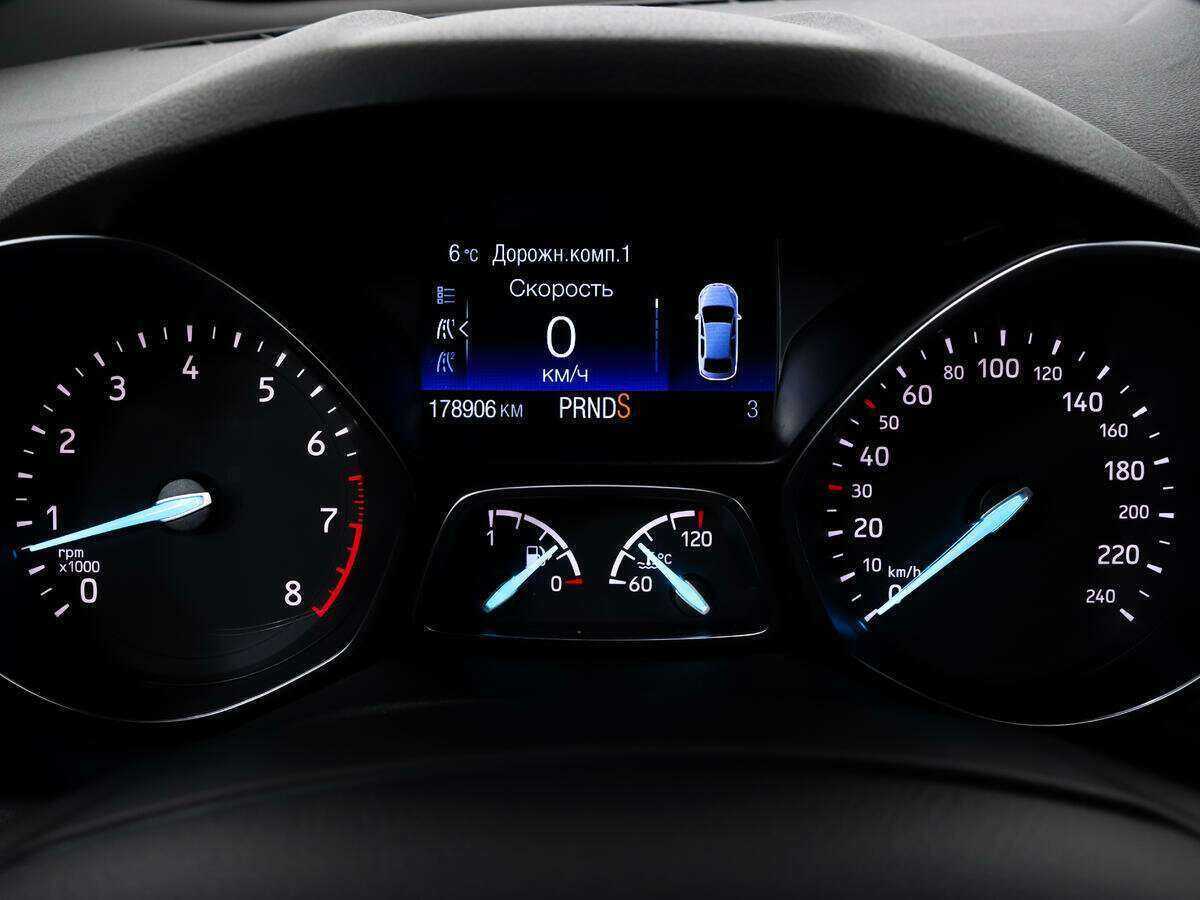 Ford Kuga с пробегом — 2017 год. Фото: #17