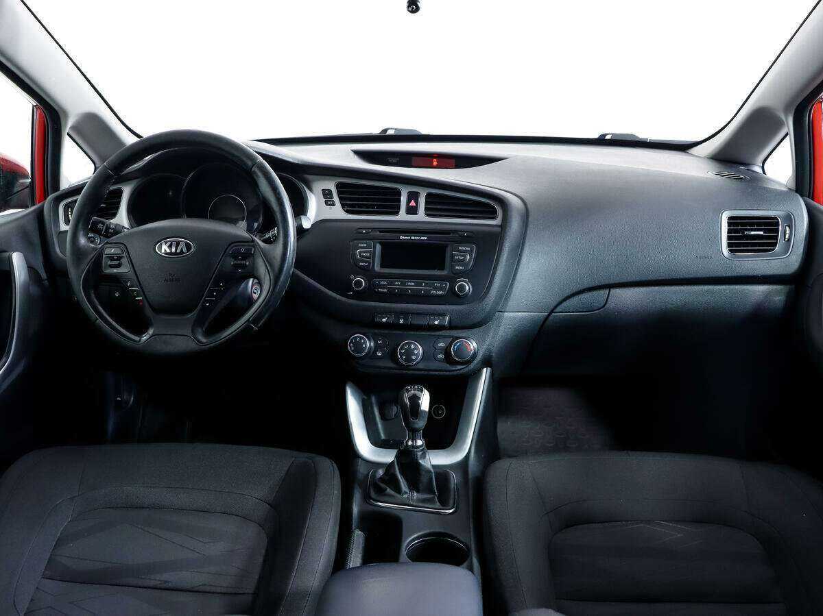 Kia Ceed с пробегом — 2015 год. Фото: #9