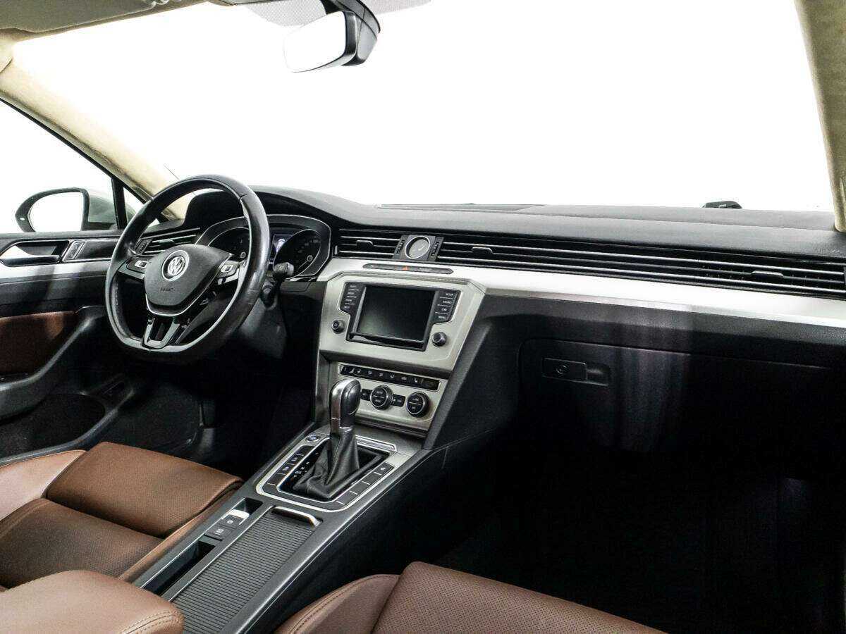 Volkswagen Passat с пробегом — 2017 год. Фото: #8