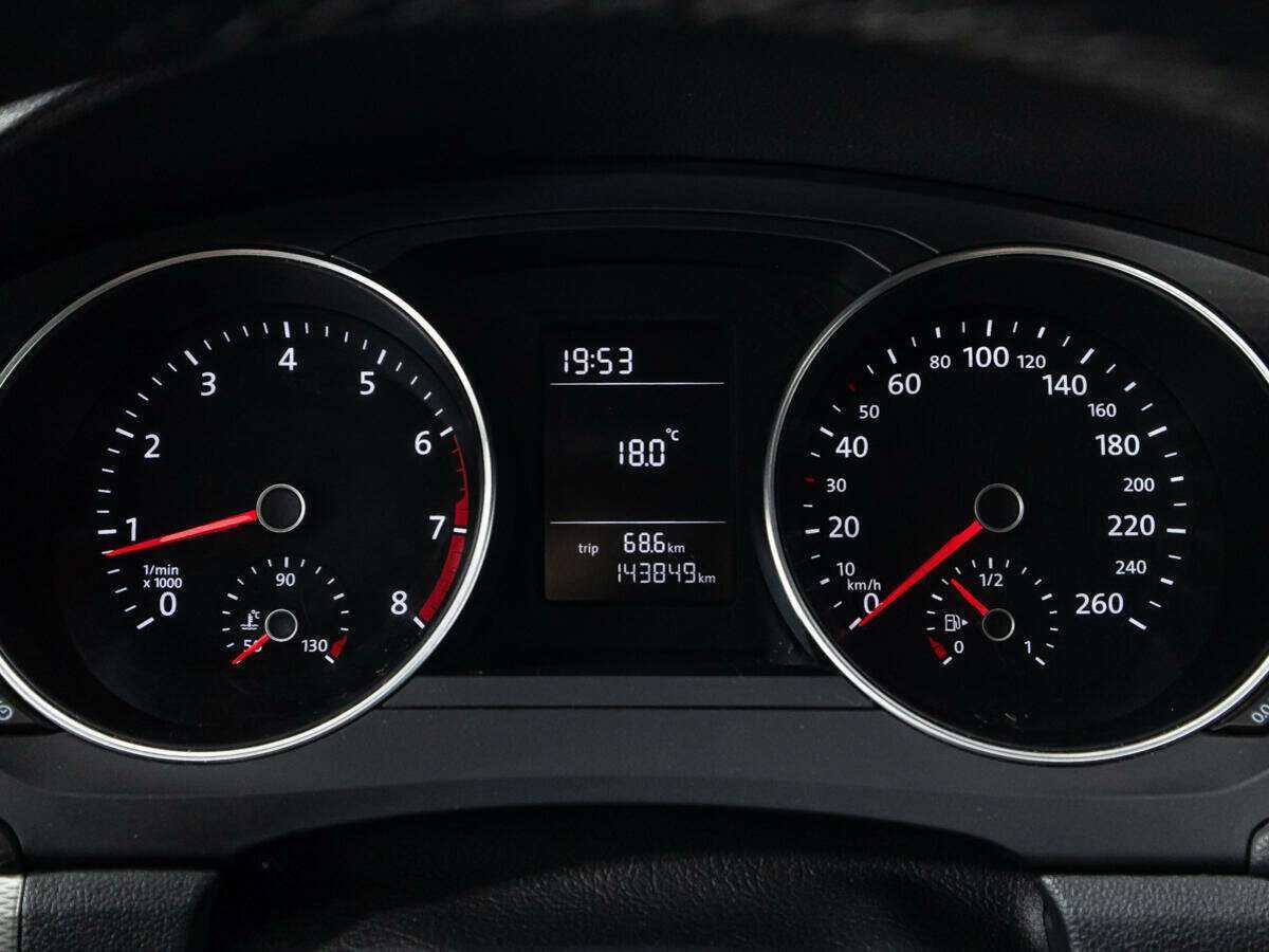 Volkswagen Jetta с пробегом — 2015 год. Фото: #11