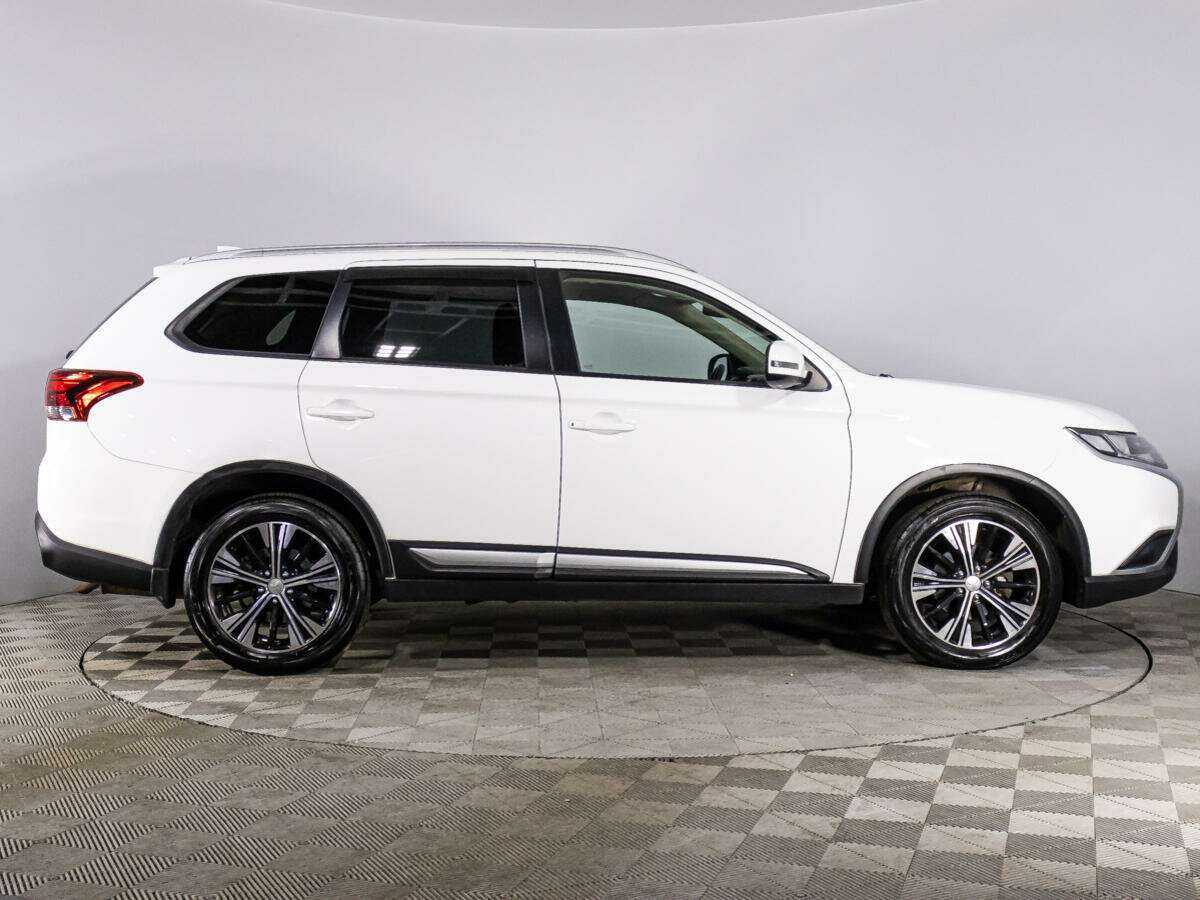 Mitsubishi Outlander с пробегом — 2019 год. Фото: #3