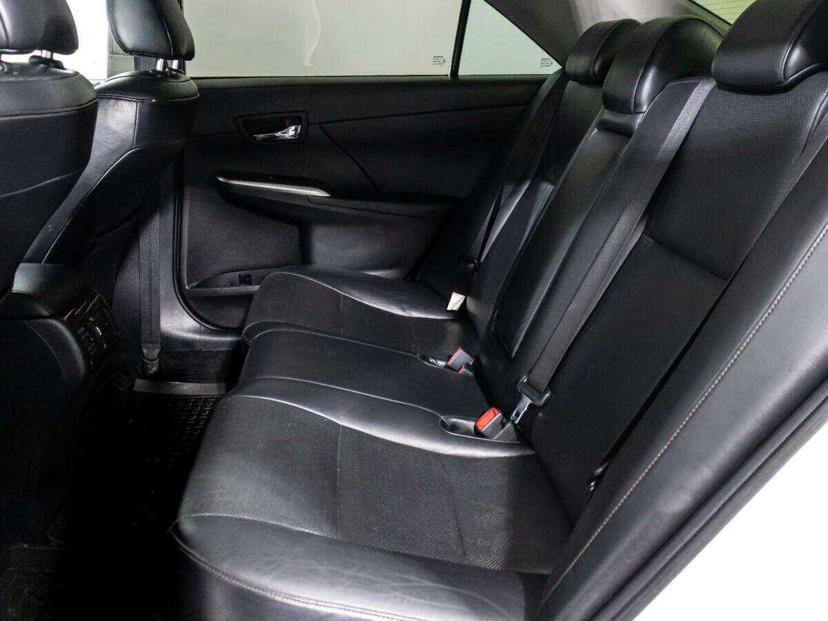 Toyota Camry с пробегом — 2012 год. Фото: #9