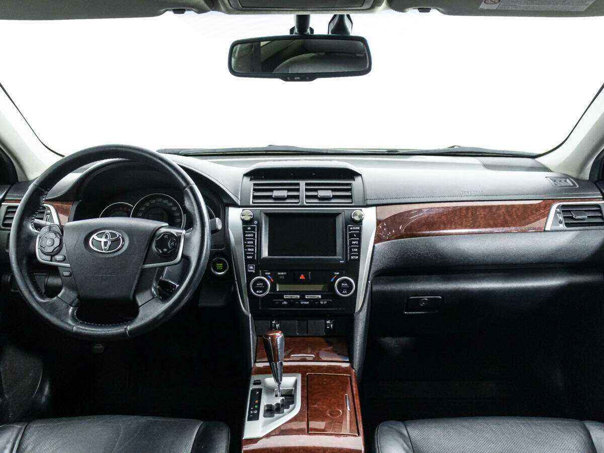 Toyota Camry с пробегом — 2012 год. Фото: #12