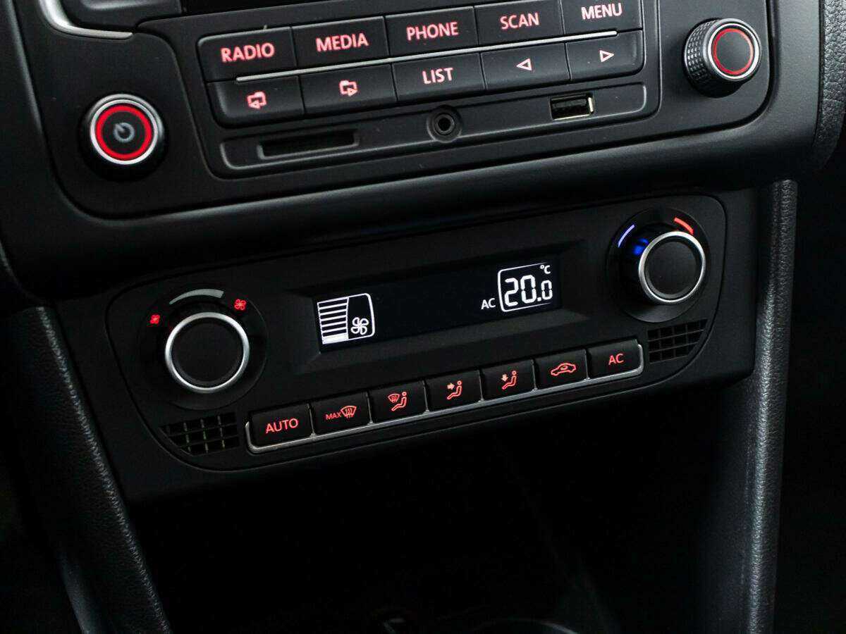 Volkswagen Polo с пробегом — 2014 год. Фото: #14