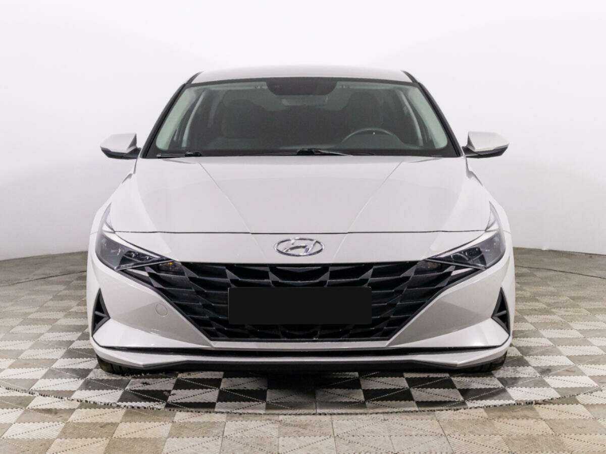 Hyundai Elantra с пробегом — 2021 год. Фото: #1