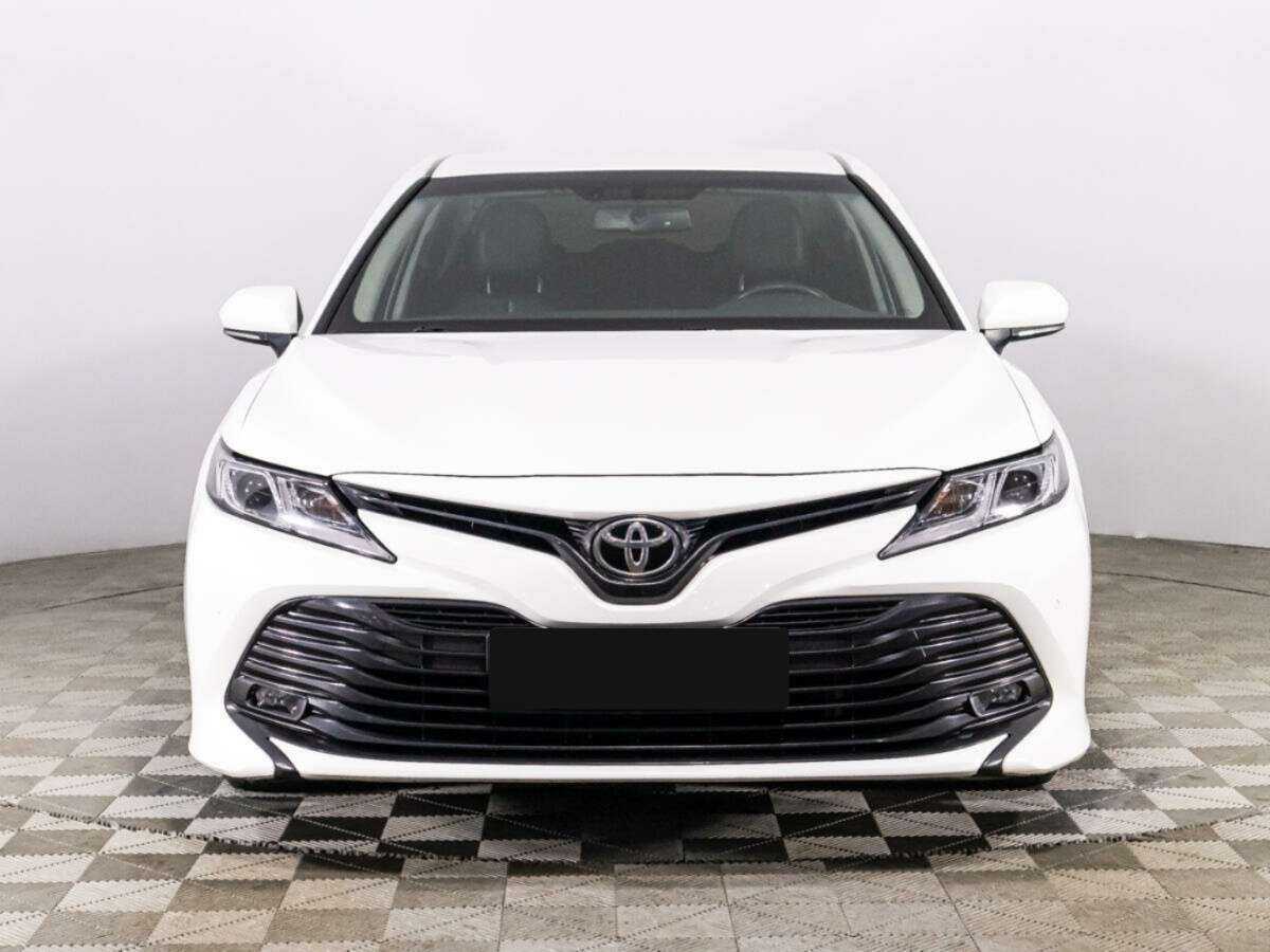 Toyota Camry с пробегом — 2019 год. Фото: #1