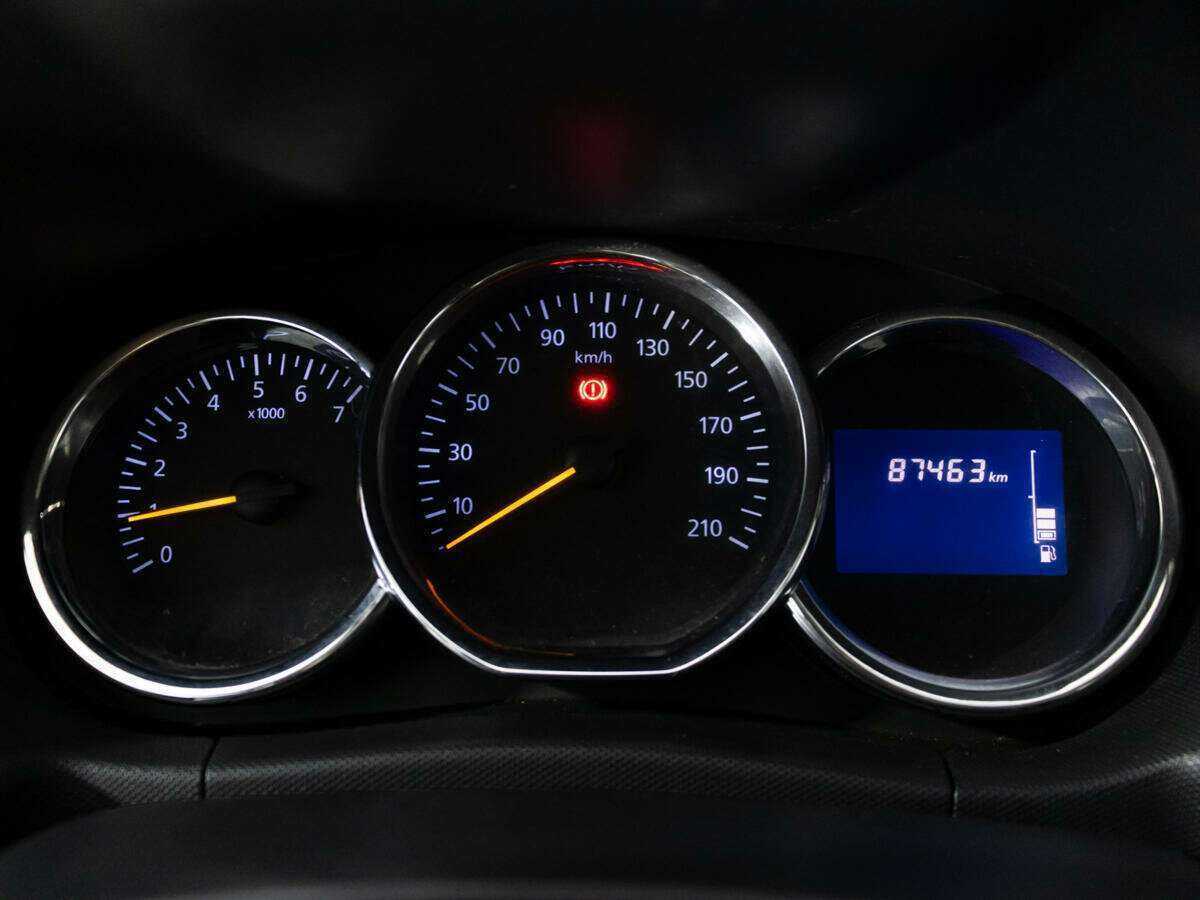 Renault Duster с пробегом — 2015 год. Фото: #11