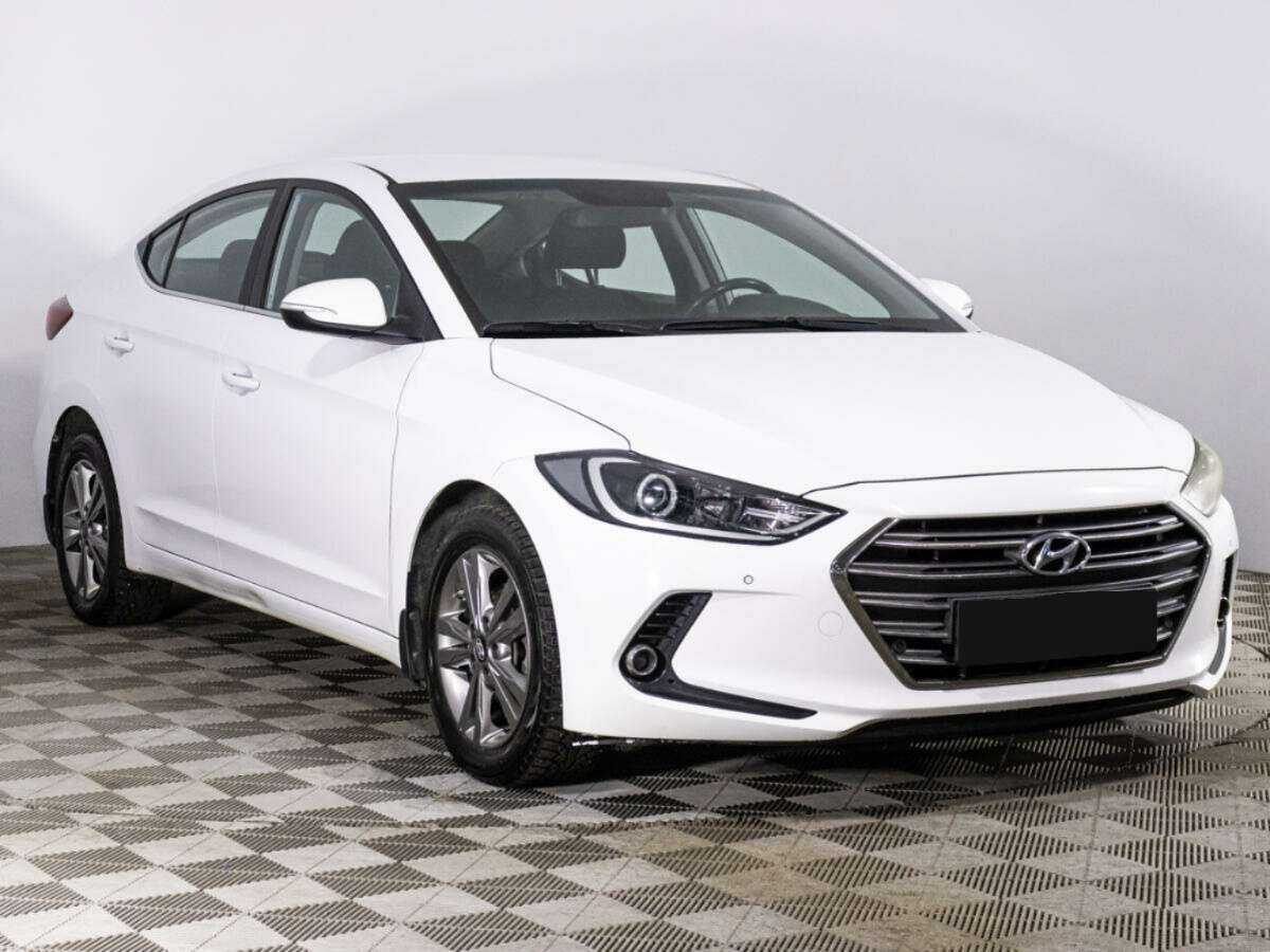 Hyundai Elantra с пробегом — 2017 год. Фото: #2