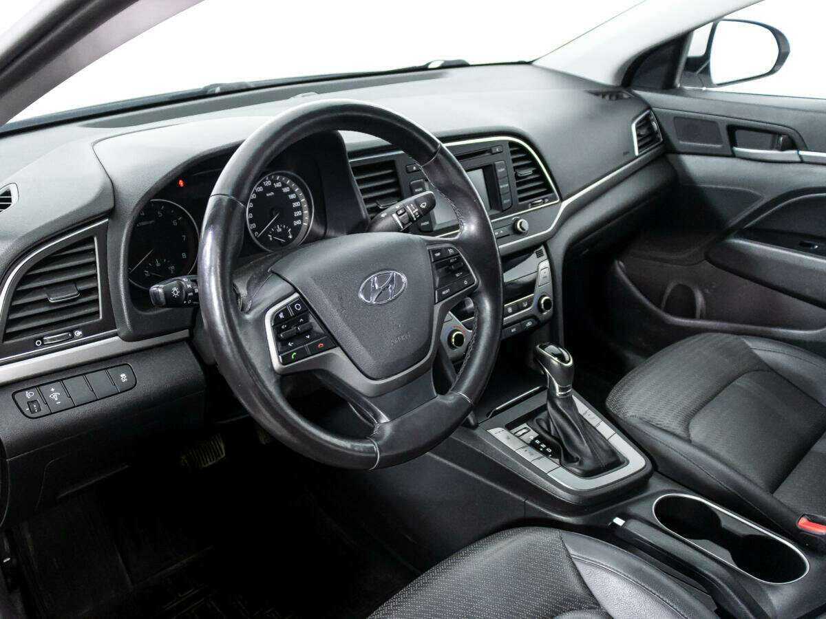 Hyundai Elantra с пробегом — 2016 год. Фото: #10