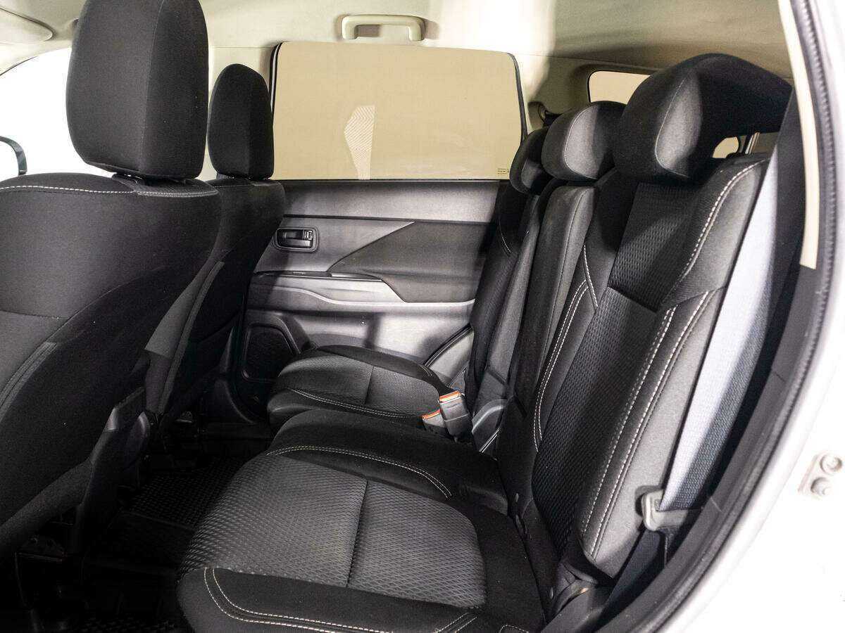 Mitsubishi Outlander с пробегом — 2020 год. Фото: #9