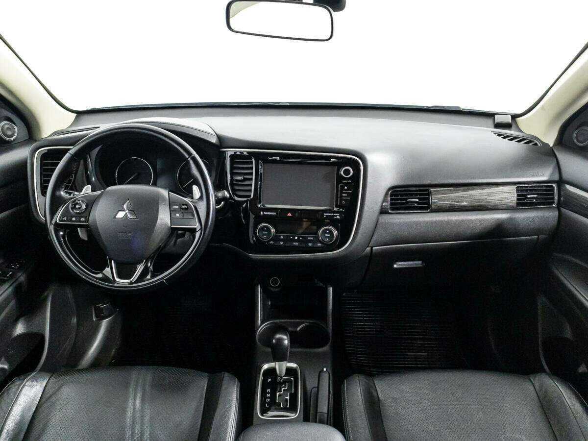 Mitsubishi Outlander с пробегом — 2015 год. Фото: #12