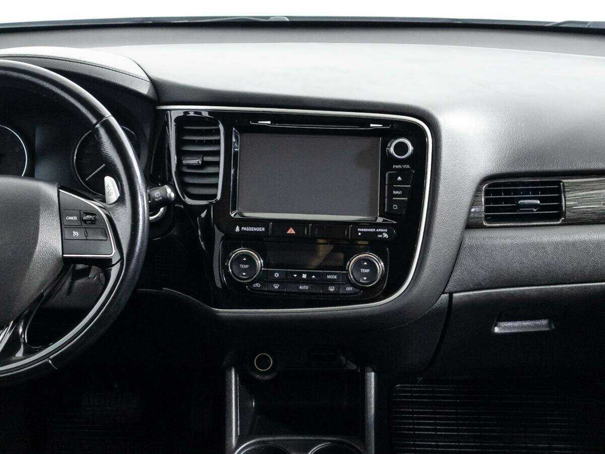 Mitsubishi Outlander с пробегом — 2015 год. Фото: #13
