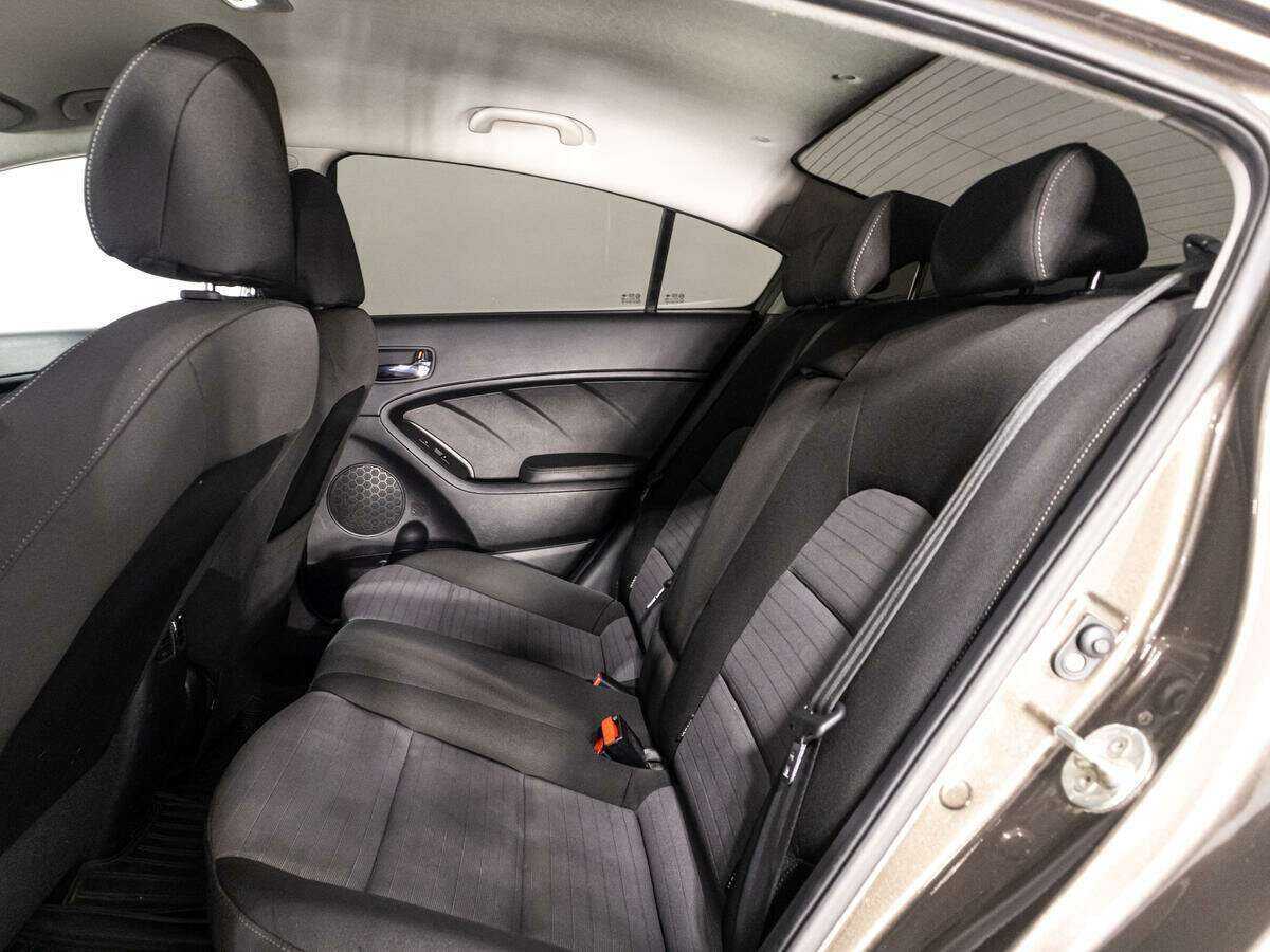 Kia Cerato с пробегом — 2014 год. Фото: #9