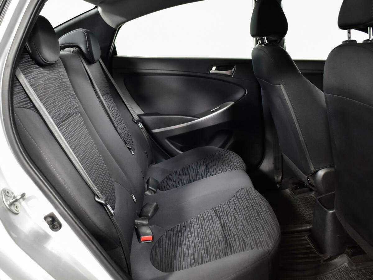 Hyundai Solaris с пробегом — 2015 год. Фото: #9