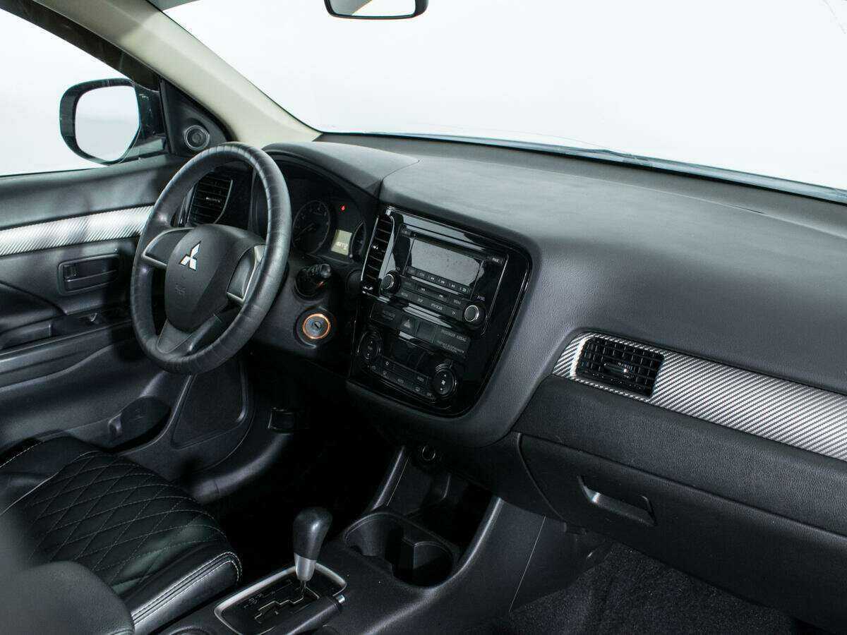 Mitsubishi Outlander с пробегом — 2014 год. Фото: #6