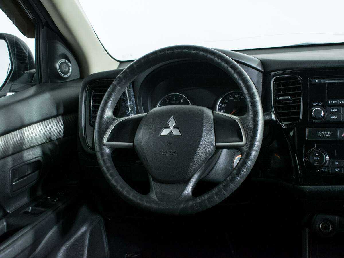 Mitsubishi Outlander с пробегом — 2014 год. Фото: #11