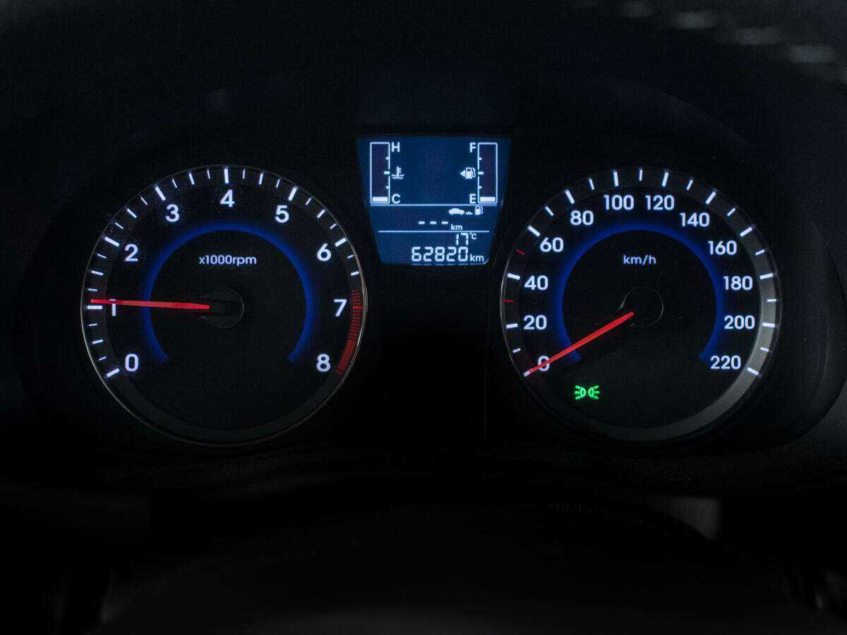 Hyundai Solaris с пробегом — 2014 год. Фото: #10