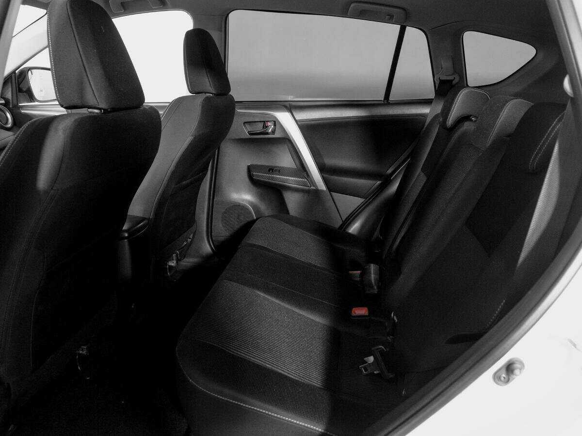 Toyota RAV4 с пробегом — 2013 год. Фото: #9