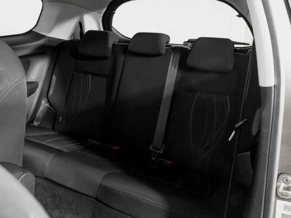 Peugeot 208 с пробегом — 2013 год. Фото: #9