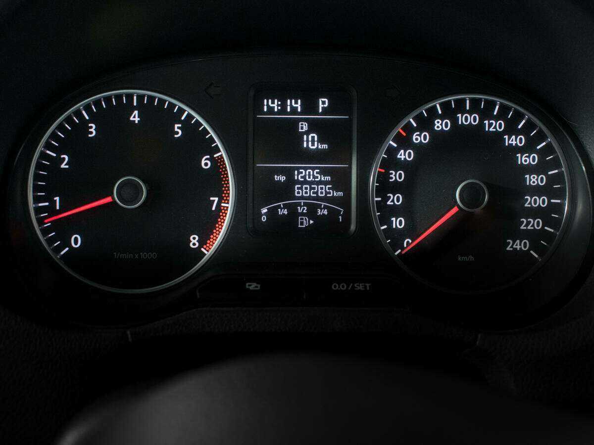 Volkswagen Polo с пробегом — 2012 год. Фото: #10