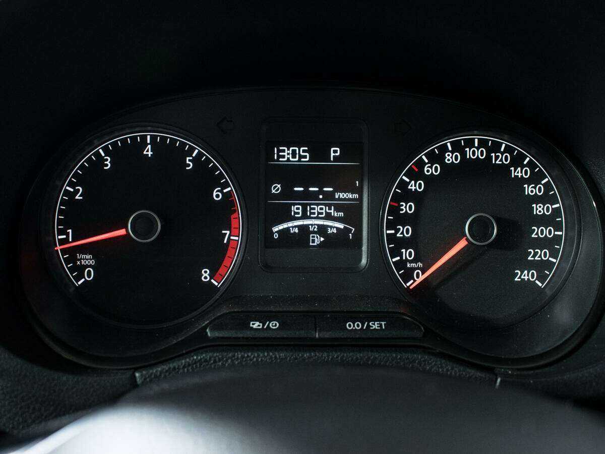 Volkswagen Polo с пробегом — 2015 год. Фото: #10