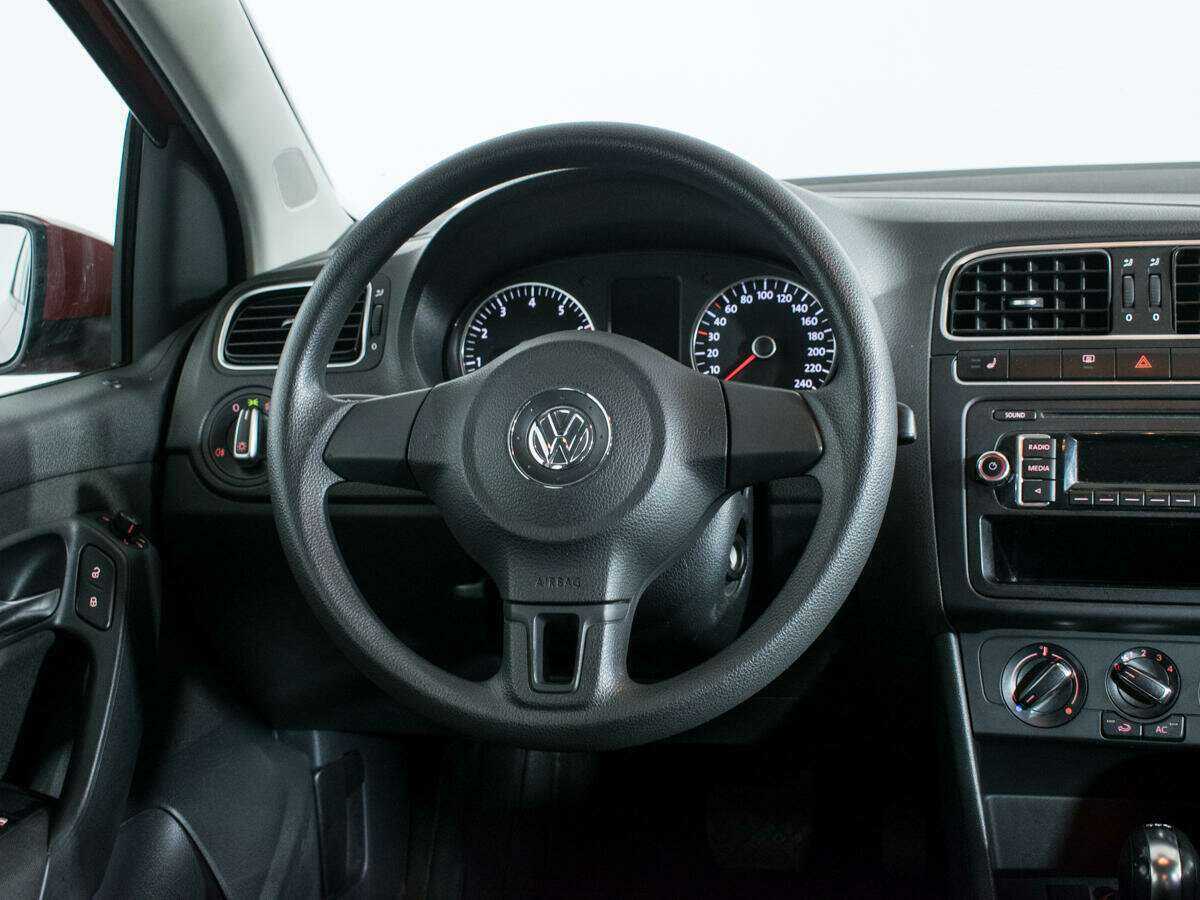 Volkswagen Polo с пробегом — 2012 год. Фото: #13