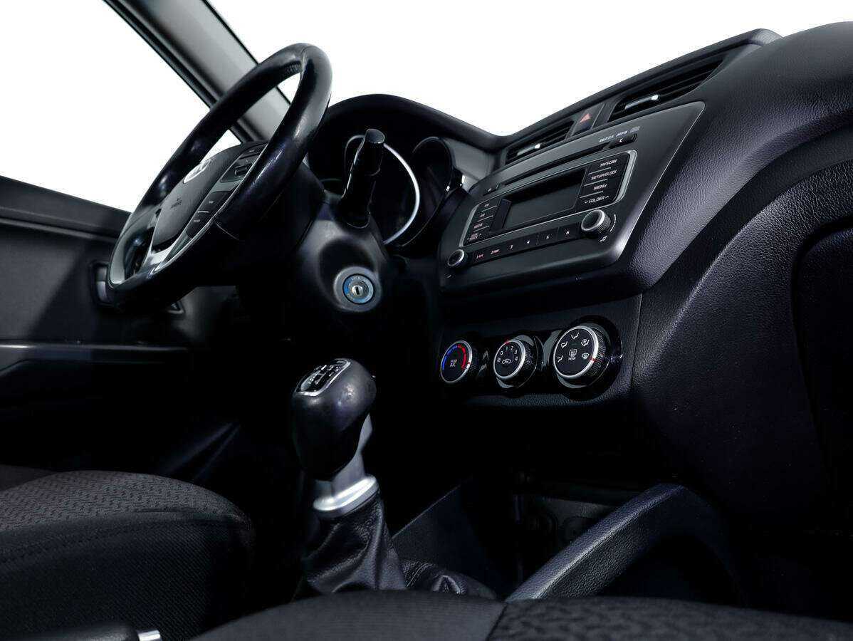 Kia Rio с пробегом — 2017 год. Фото: #20