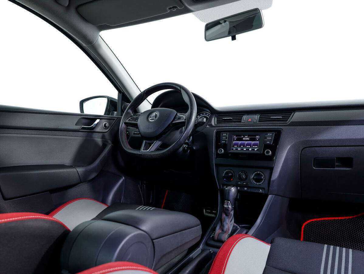 Skoda Rapid с пробегом — 2015 год. Фото: #8