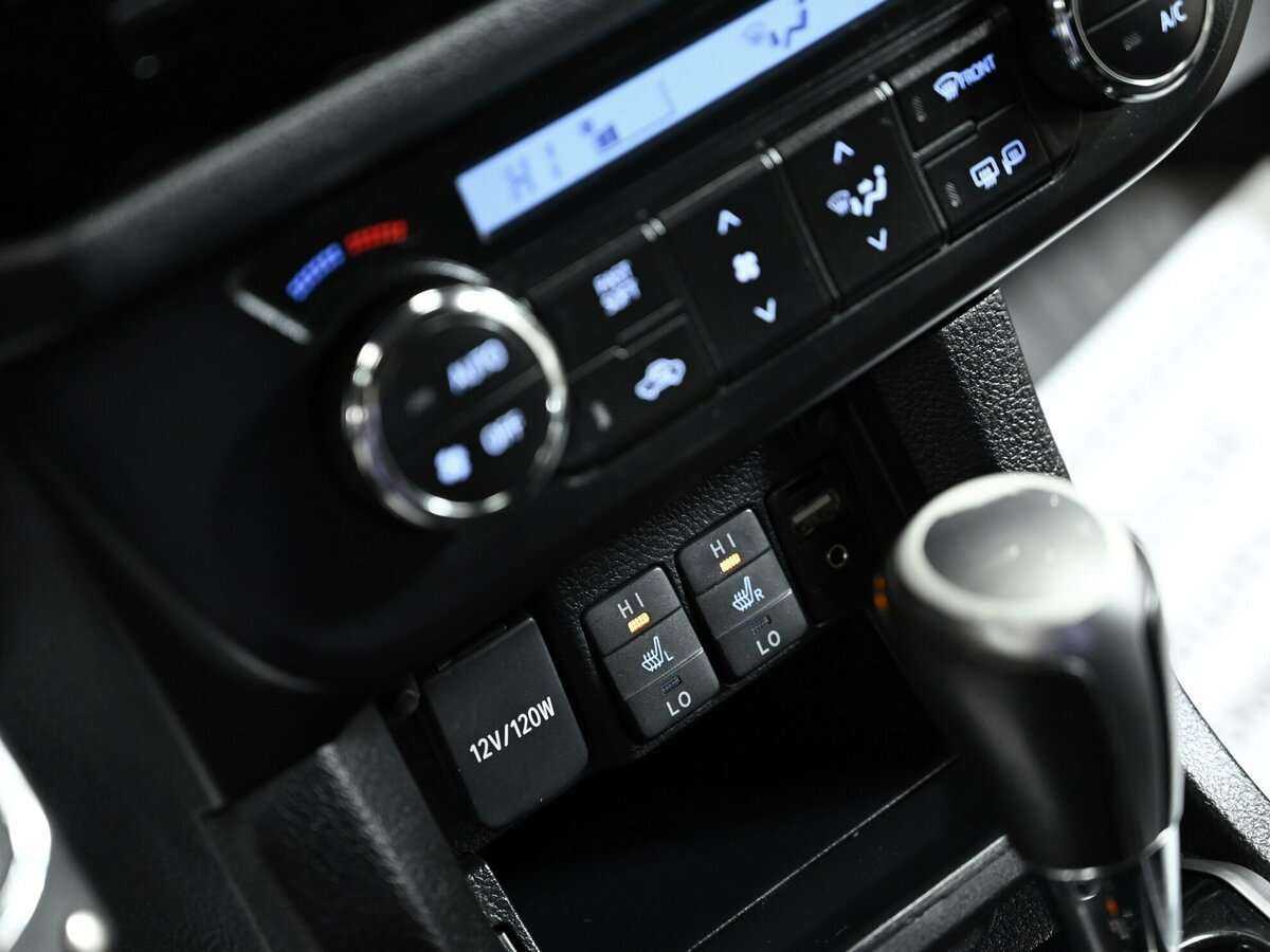 Toyota Corolla с пробегом — 2015 год. Фото: #11