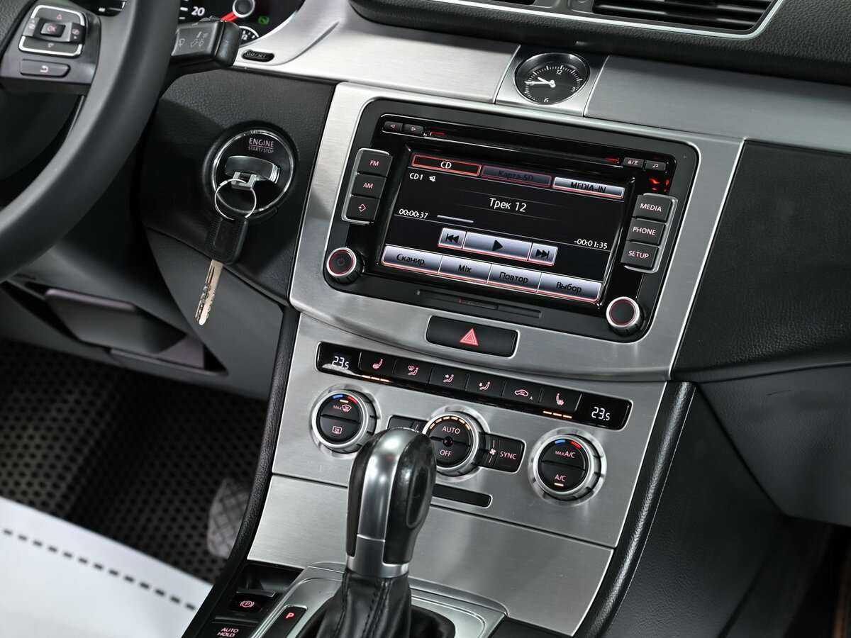 Volkswagen Passat с пробегом — 2013 год. Фото: #6