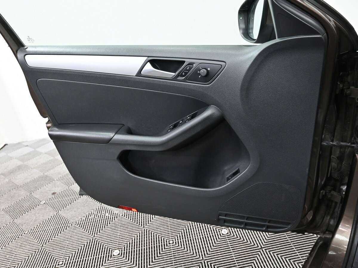 Volkswagen Jetta с пробегом — 2013 год. Фото: #9