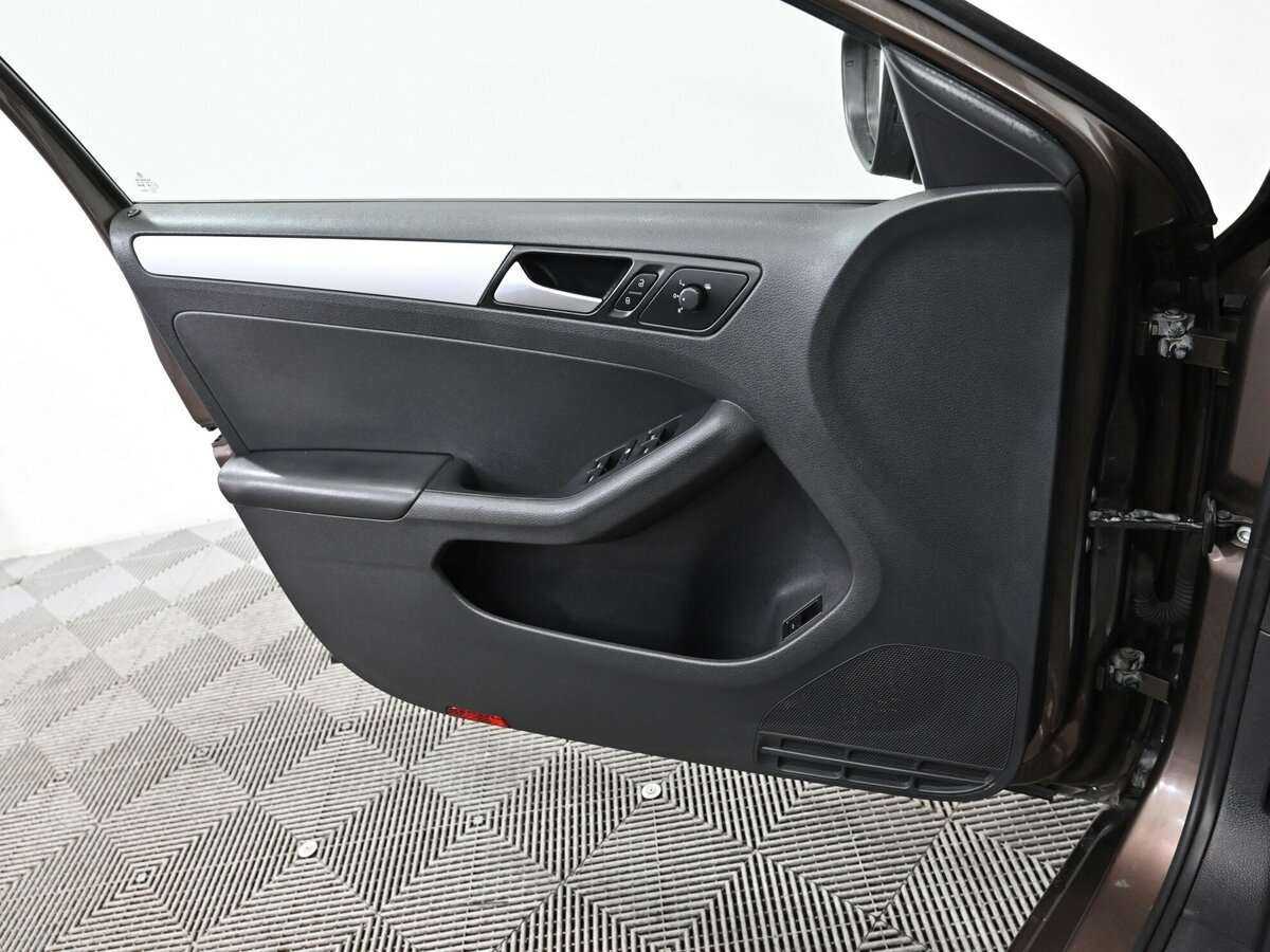 Volkswagen Jetta с пробегом — 2013 год. Фото: #7